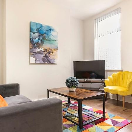 3-Bedroom Home In Liverpool L15 With Free Parking Exterior foto