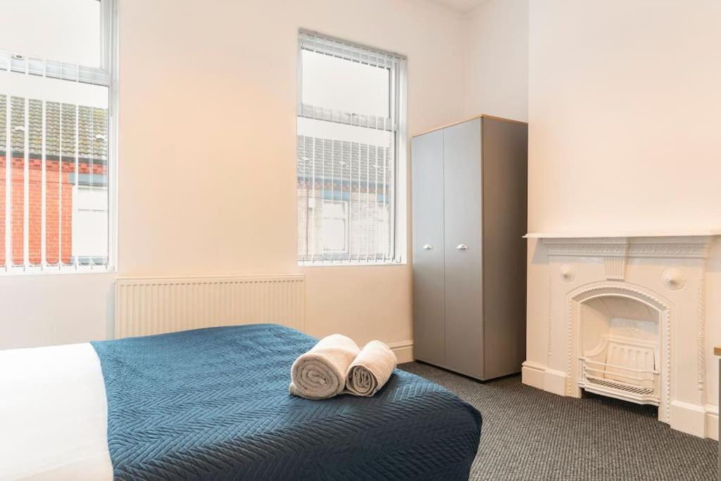 3-Bedroom Home In Liverpool L15 With Free Parking Exterior foto